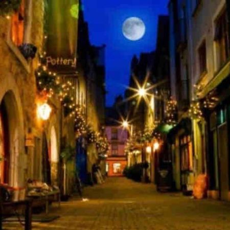 דירות גלוואיי Latin Quarter Luxury מראה חיצוני תמונה
