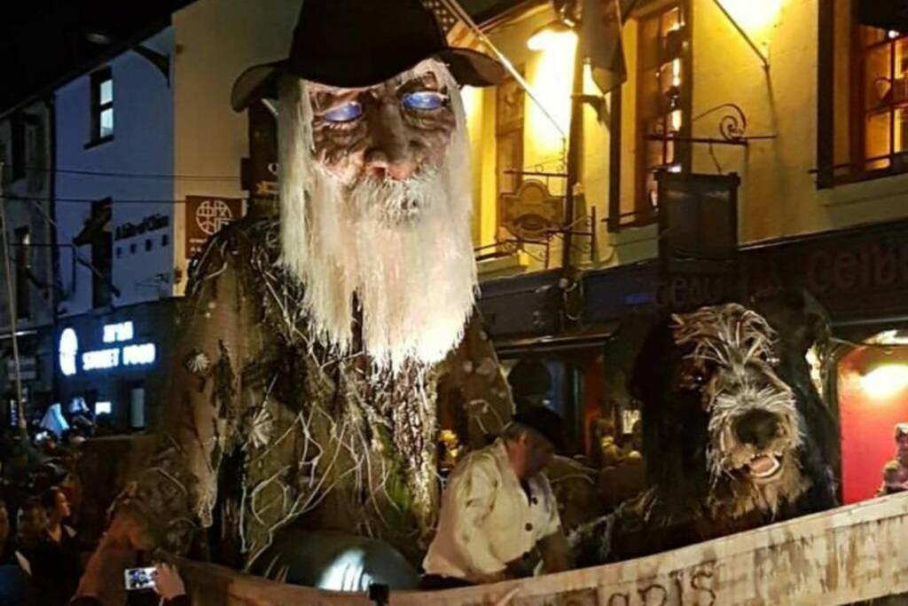 דירות גלוואיי Latin Quarter Luxury מראה חיצוני תמונה